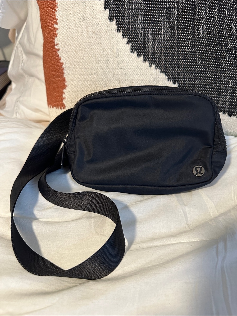 Lululemon Everywhere Belt Bag 1L in Black - Picture 4 of 6